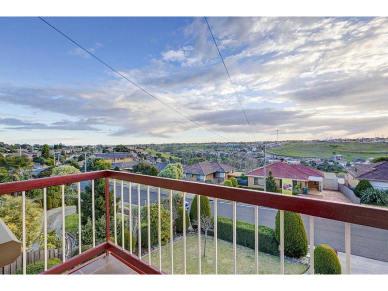 122 Outlook Drive, Glenroy VIC 3046