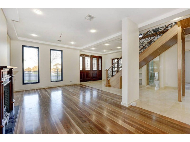 6 Windrock Avenue, Craigieburn VIC 3064