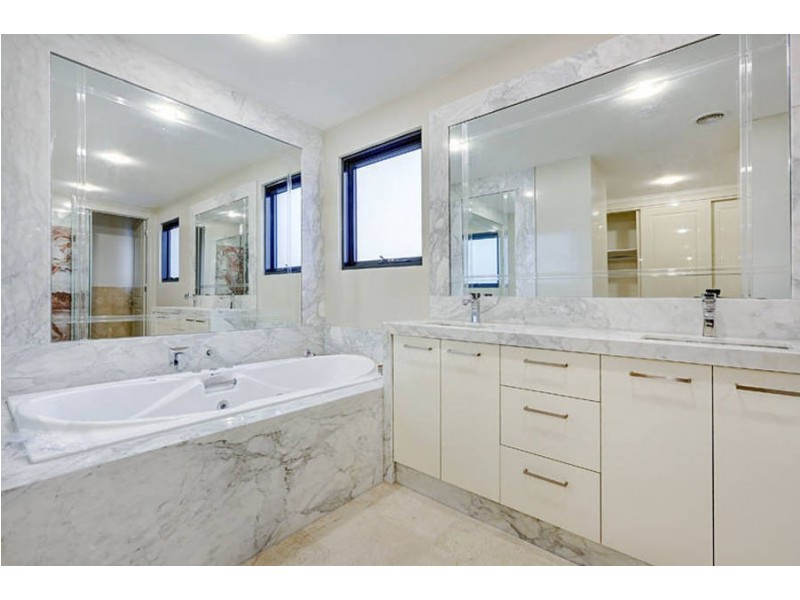 6 Windrock Avenue, Craigieburn VIC 3064