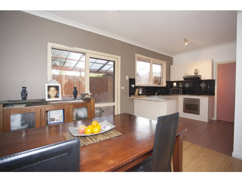 2/17 Flannery Court, Oak Park VIC 3046