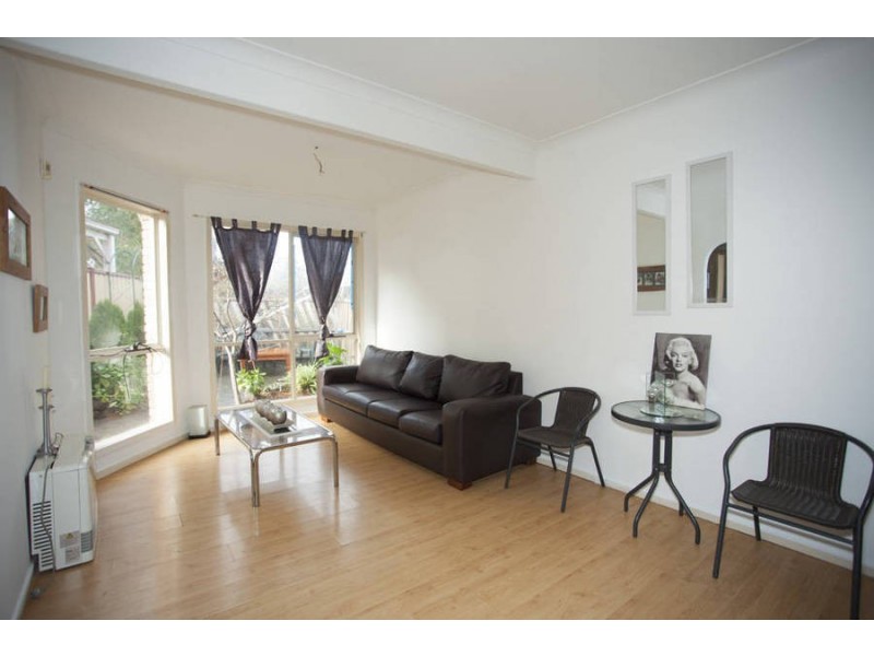 2/17 Flannery Court, Oak Park VIC 3046