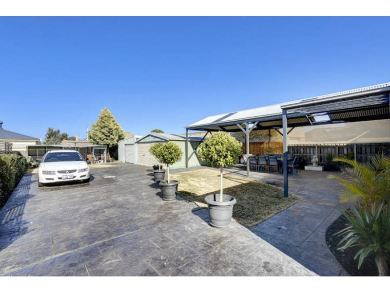 35 Anselm Grove, Glenroy VIC 3046