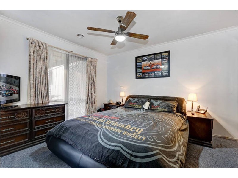 2 Hook Court, Craigieburn VIC 3064