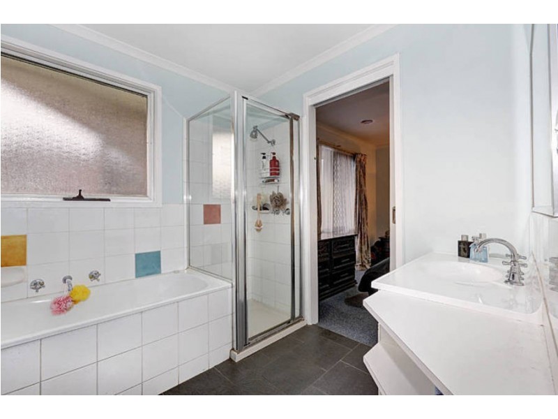 2 Hook Court, Craigieburn VIC 3064