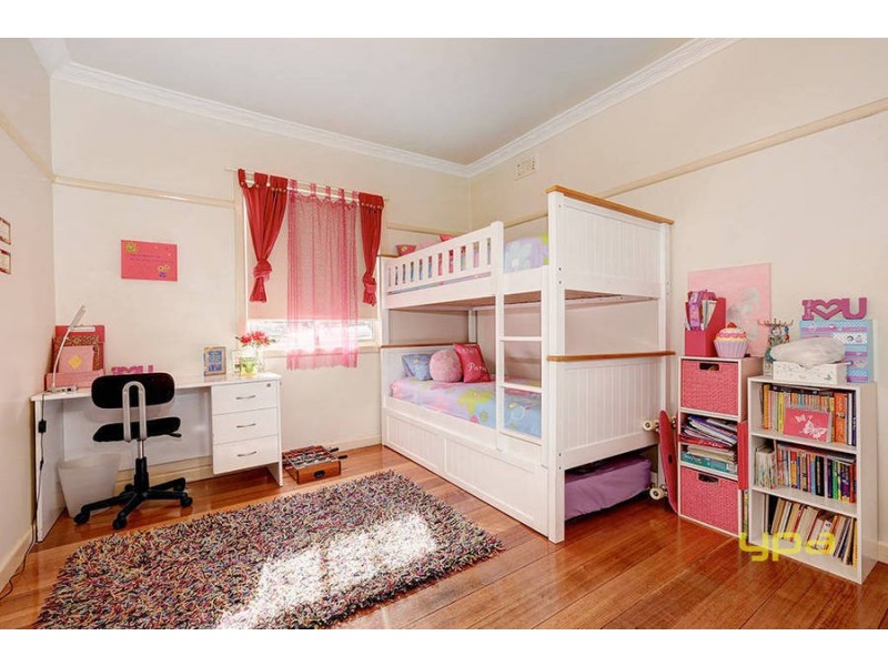 6 Mackinnon Grove, Glenroy VIC 3046