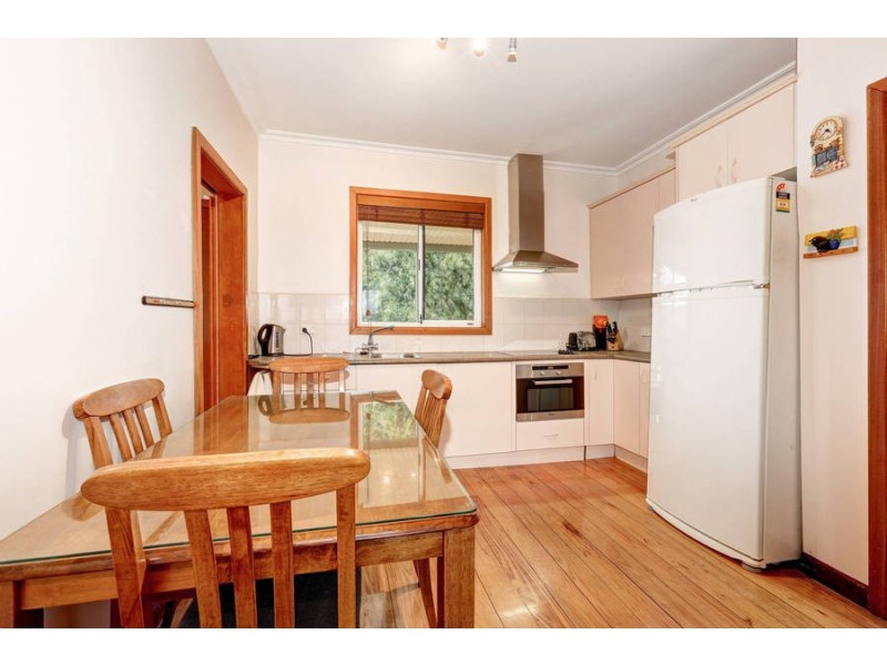 8 Mackinnon Grove, Glenroy VIC 3046