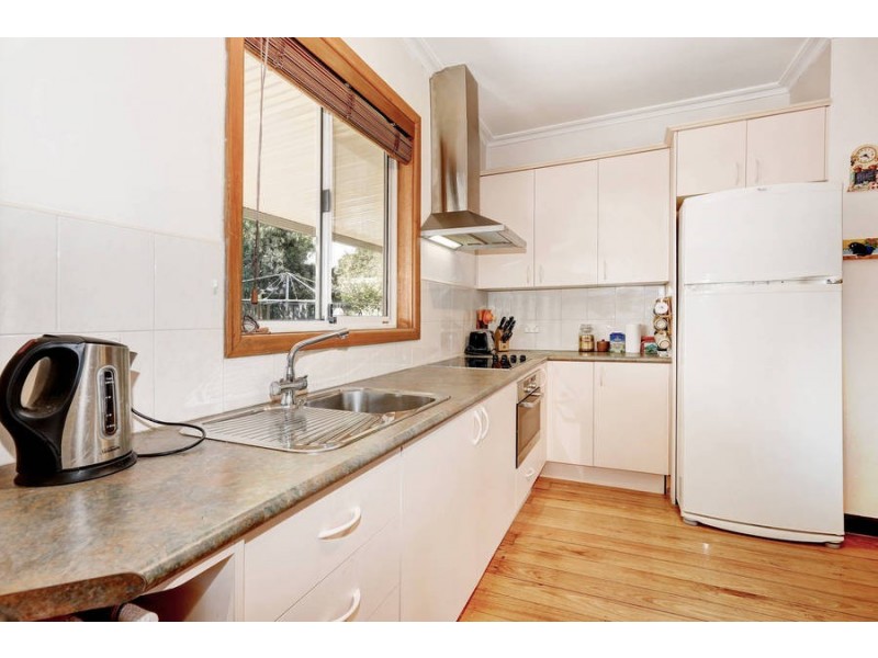 8 Mackinnon Grove, Glenroy VIC 3046