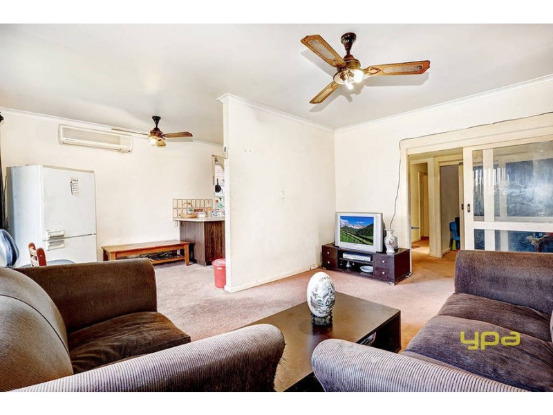 8 Kinnaird Street, Jacana VIC 3047