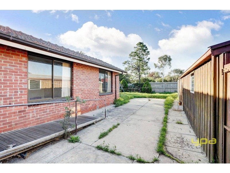 8 Kinnaird Street, Jacana VIC 3047