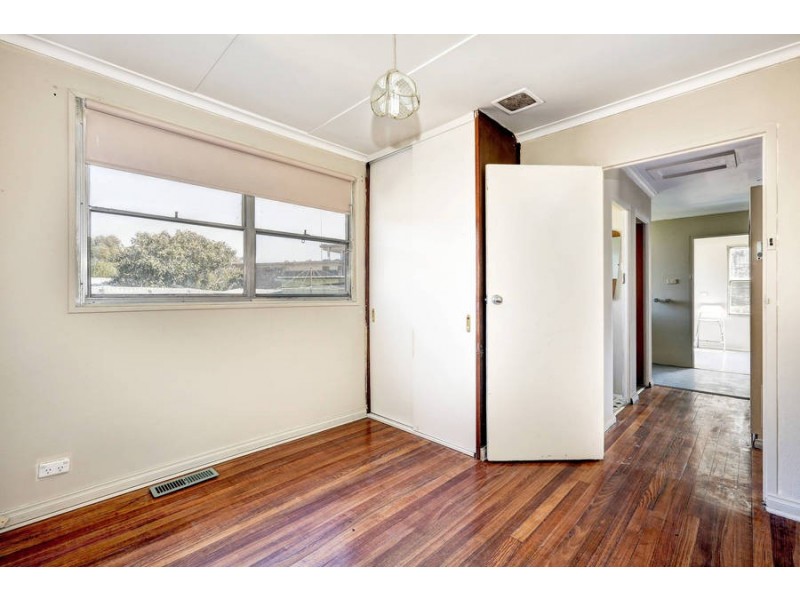 27 Hepburn Street, Dallas VIC 3047