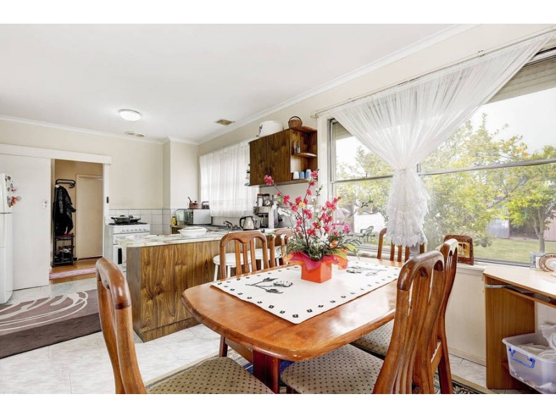 6 Hepburn Street, Dallas VIC 3047