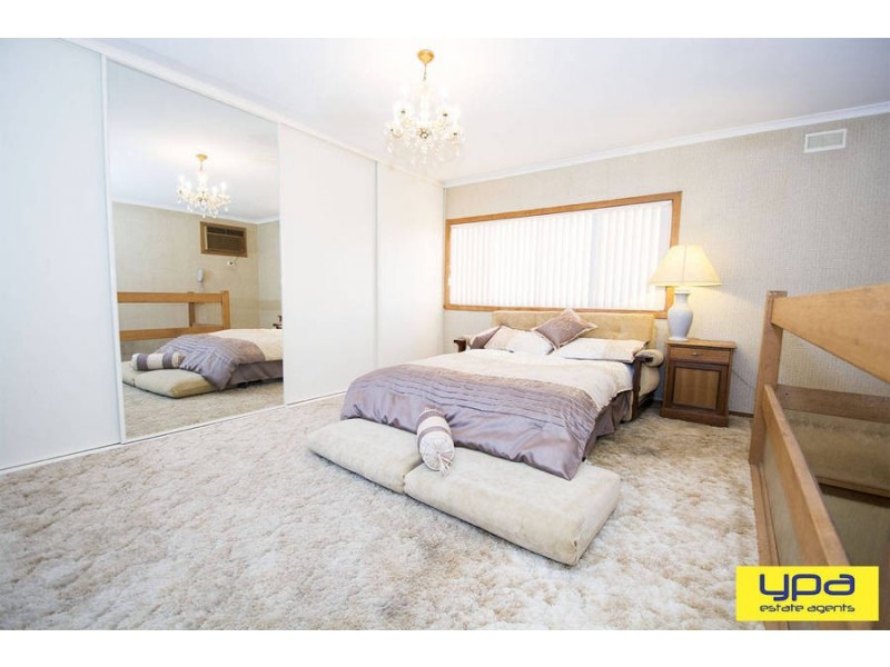 12 Fraser Court, Jacana VIC 3047