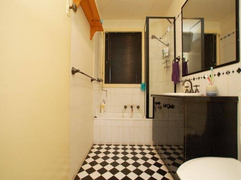 39 Emu Parade, Jacana VIC 3047