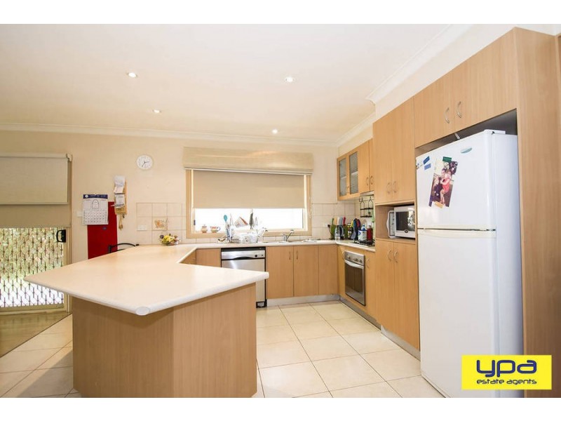 8 Cornell Close, Dallas VIC 3047