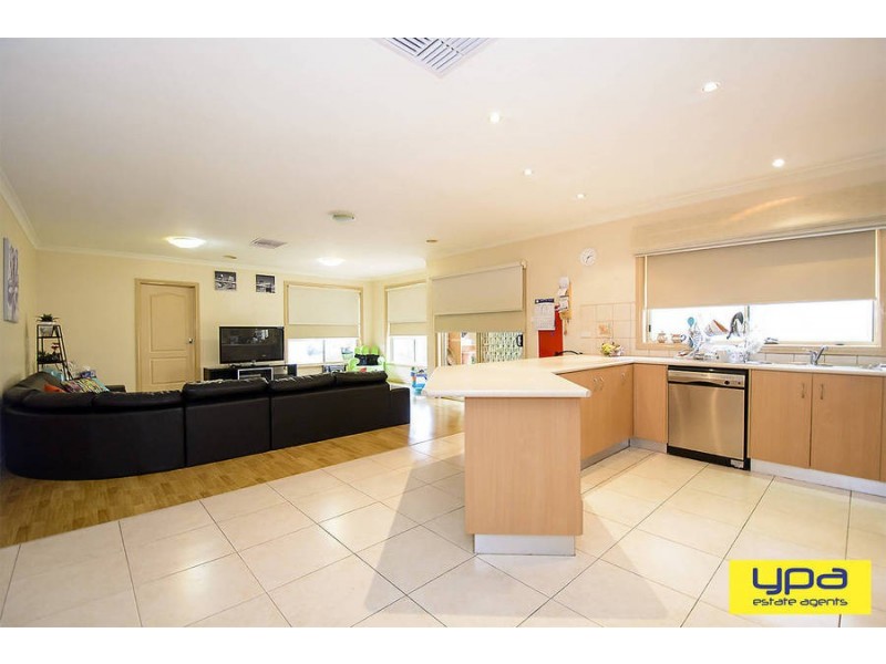8 Cornell Close, Dallas VIC 3047