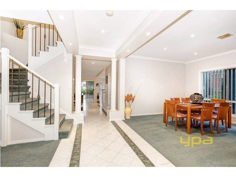 18 McGinness Avenue, Roxburgh Park VIC 3064