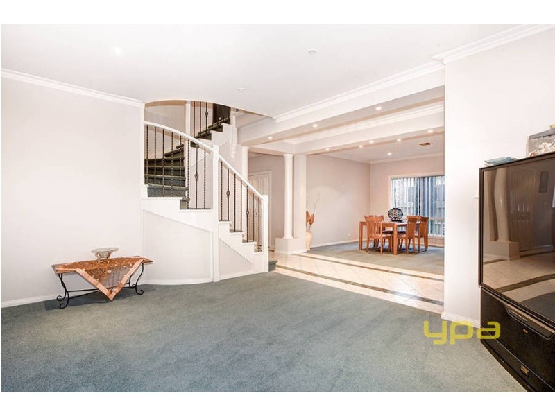 18 McGinness Avenue, Roxburgh Park VIC 3064