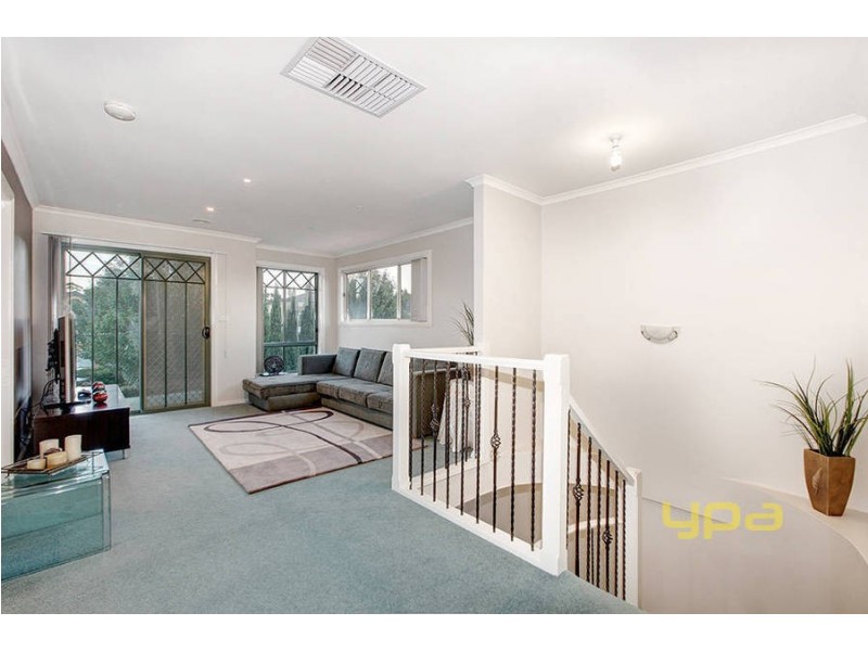 18 McGinness Avenue, Roxburgh Park VIC 3064