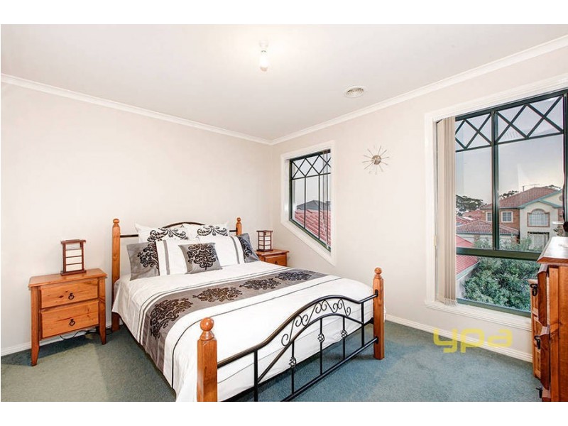 18 McGinness Avenue, Roxburgh Park VIC 3064