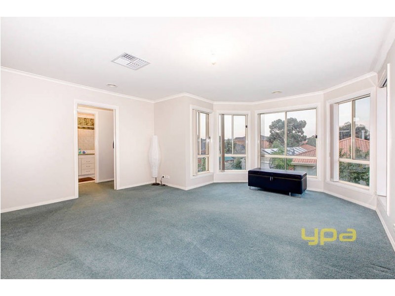 18 McGinness Avenue, Roxburgh Park VIC 3064