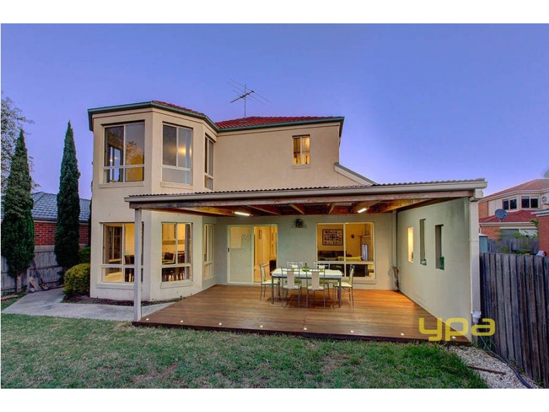 18 McGinness Avenue, Roxburgh Park VIC 3064