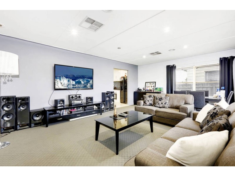 8 ECHUCA STREET, Dallas VIC 3047