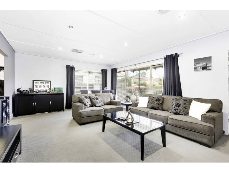 8 ECHUCA STREET, Dallas VIC 3047