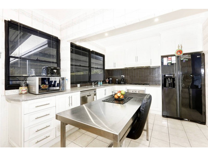 8 ECHUCA STREET, Dallas VIC 3047