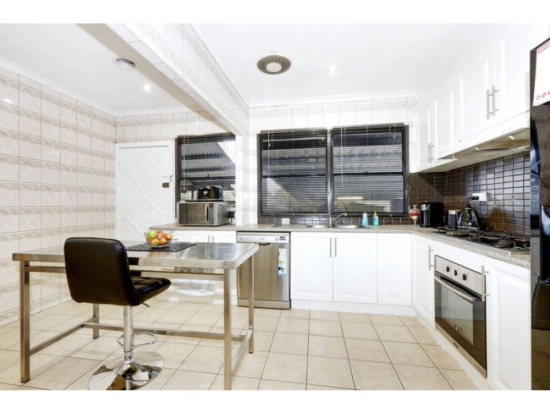 8 ECHUCA STREET, Dallas VIC 3047