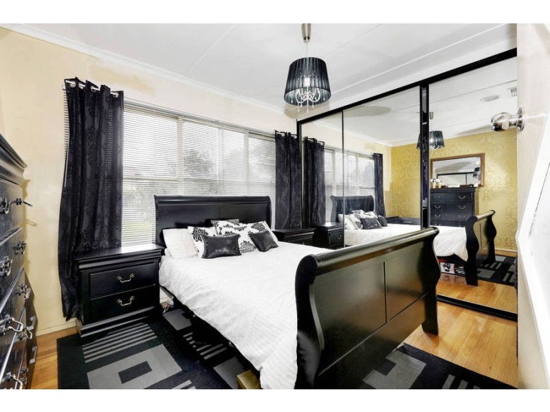 8 ECHUCA STREET, Dallas VIC 3047