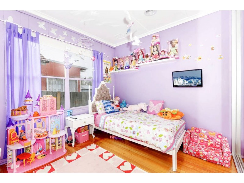 8 ECHUCA STREET, Dallas VIC 3047