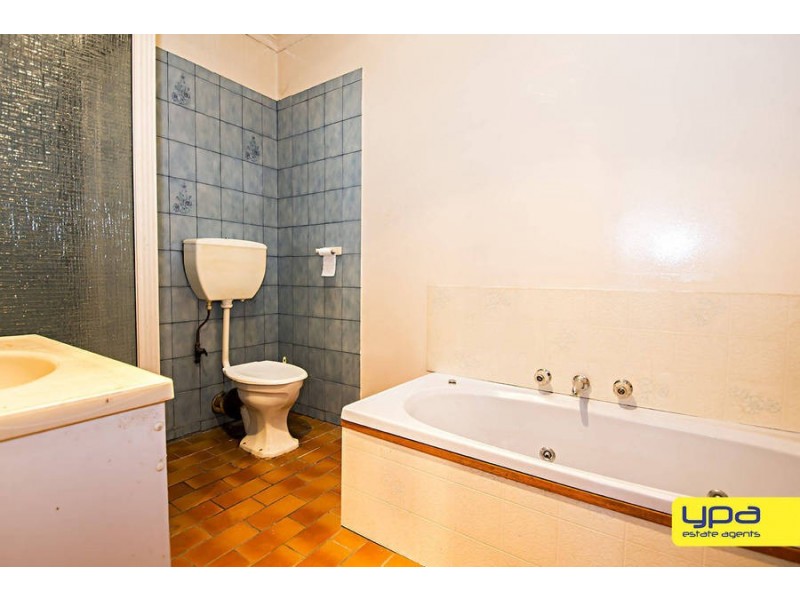 11 GOSFORD CRESCENT, Broadmeadows VIC 3047