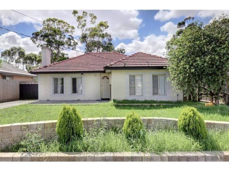 10 RODINGS STREET, Hadfield VIC 3046