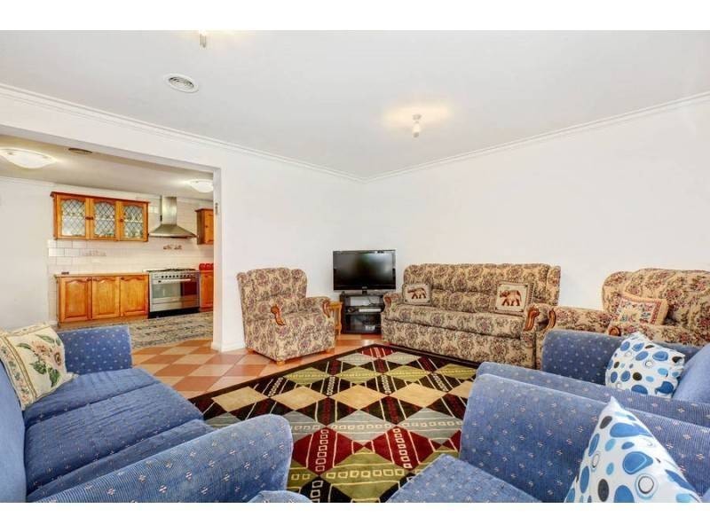 10 RODINGS STREET, Hadfield VIC 3046