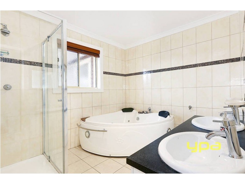 27 MORLEY STREET, Glenroy VIC 3046