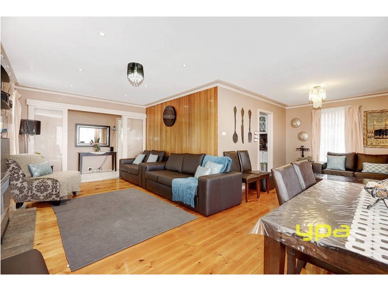 8 EMERALD STREET, Dallas VIC 3047