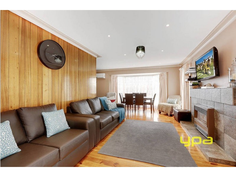 8 EMERALD STREET, Dallas VIC 3047