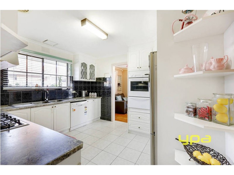 8 EMERALD STREET, Dallas VIC 3047