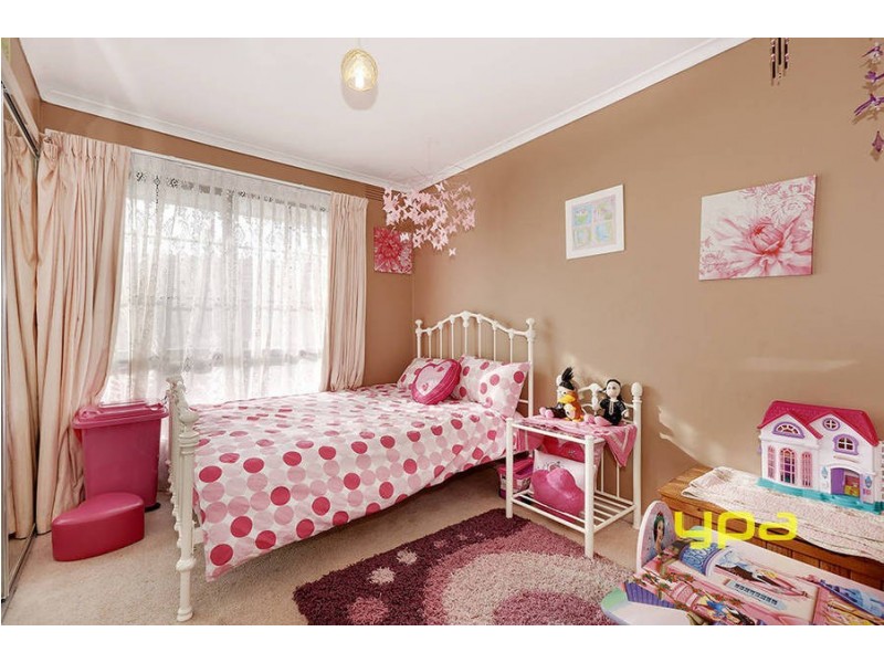 8 EMERALD STREET, Dallas VIC 3047