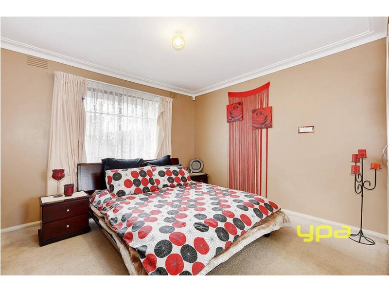 8 EMERALD STREET, Dallas VIC 3047