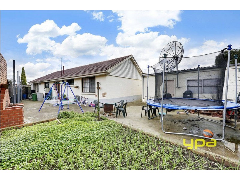 8 EMERALD STREET, Dallas VIC 3047