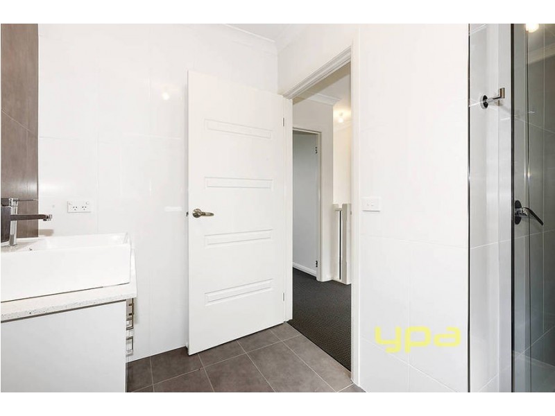 2/18 Kiewa Crescent, Dallas VIC 3047