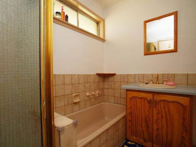 11 Leech Court, Jacana VIC 3047