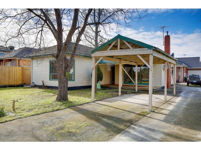 22 Watt Avenue, Oak Park VIC 3046