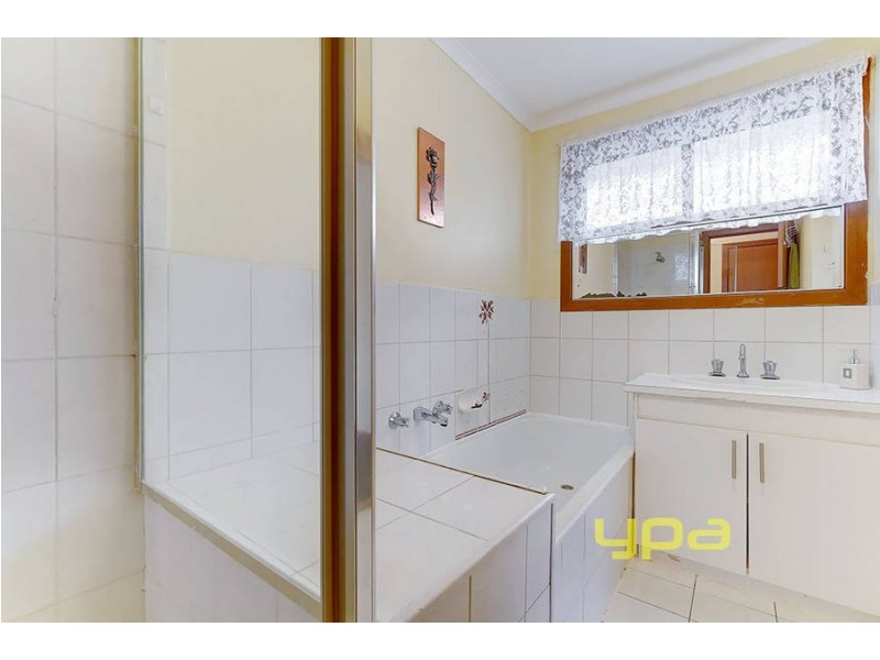 33 Tarcoola Avenue, Meadow Heights VIC 3048