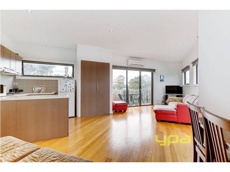 3/64 Wheatsheaf Road, Glenroy VIC 3046