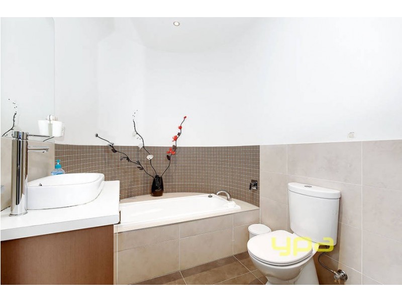 3/64 Wheatsheaf Road, Glenroy VIC 3046