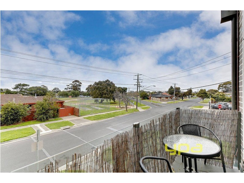 3/64 Wheatsheaf Road, Glenroy VIC 3046
