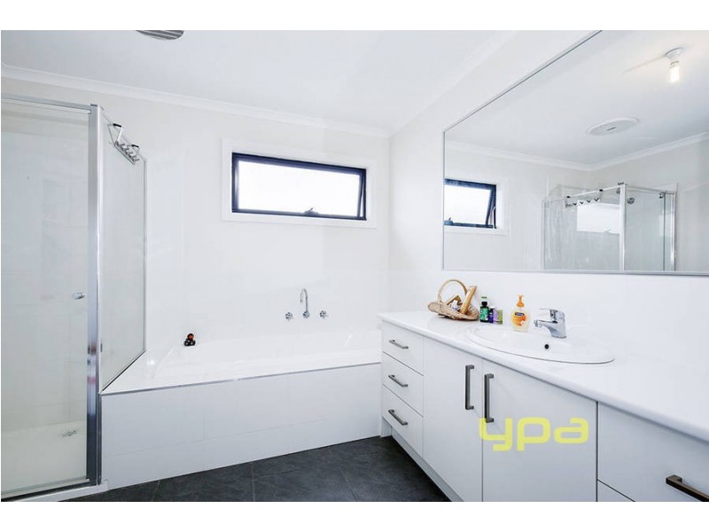 2/104 Middle Street, Hadfield VIC 3046