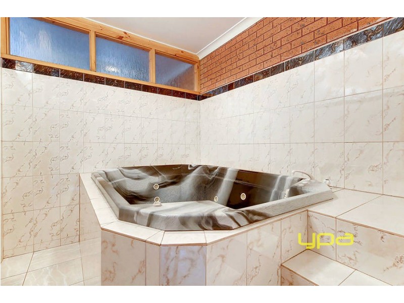 76 OUTLOOK DRIVE, Glenroy VIC 3046